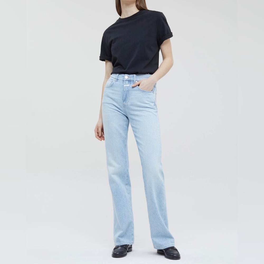 NWT- Closed Flared fit High Waist Women’s Jeans Size 27 Light Wash